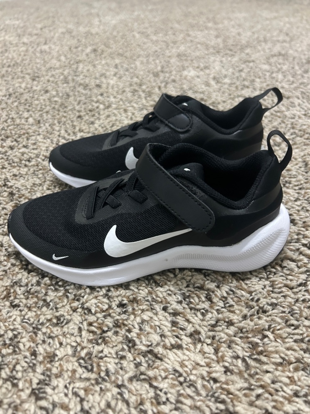 Nike Kids Black and White Velcro Athletic Sneakers - NWOT